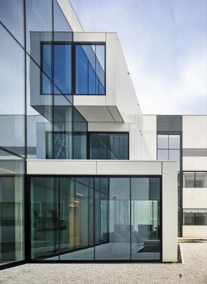 BIM建筑|轻盈透明，曲直线的共舞：液化空气集团总部 / Michel Rémon & Associés