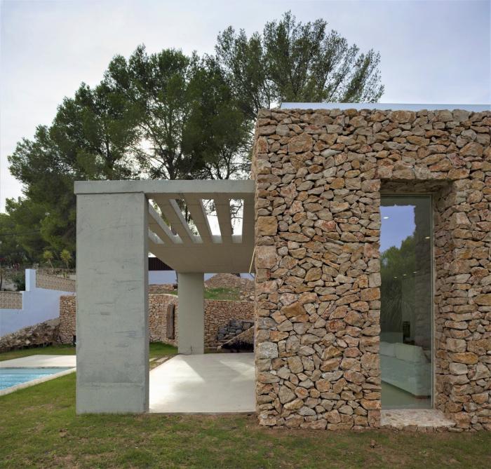 BIM建筑|原始粗野与现代元素的融合：巴哈姆 / 莫赖拉之家