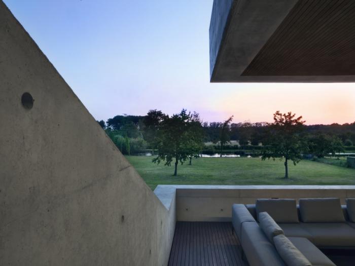 BIM建筑|水与混凝土协奏出的生命之歌：22º 别墅 / Dreessen Willemse Architecten