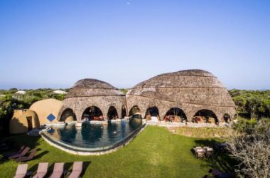 BIM建筑|海岸沙滩巨石下的原始洞穴：斯里兰卡帐篷酒店 / Nomadic Resorts-BIM建筑网