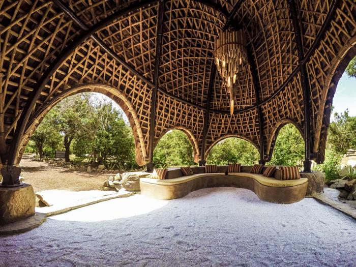 BIM建筑|海岸沙滩巨石下的原始洞穴：斯里兰卡帐篷酒店 / Nomadic Resorts