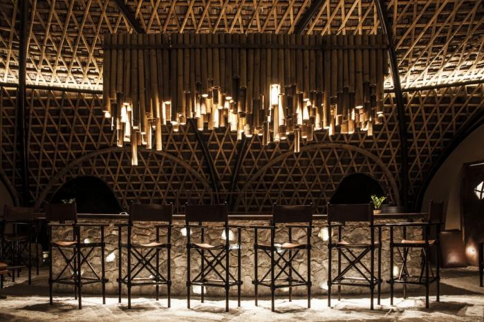 BIM建筑|海岸沙滩巨石下的原始洞穴：斯里兰卡帐篷酒店 / Nomadic Resorts