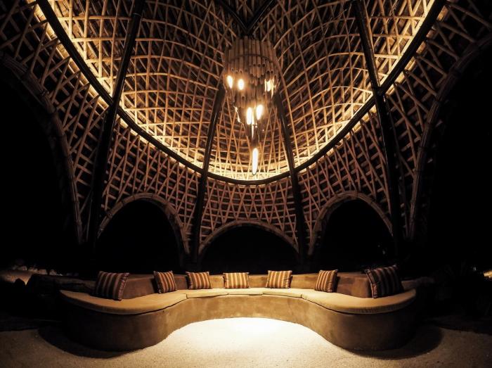 BIM建筑|海岸沙滩巨石下的原始洞穴：斯里兰卡帐篷酒店 / Nomadic Resorts