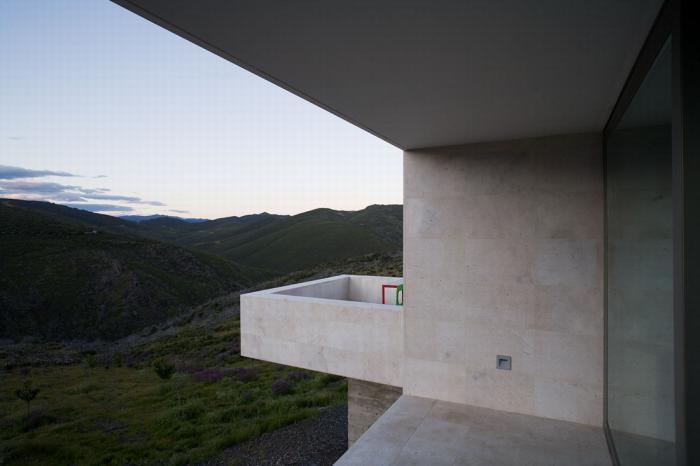 BIM建筑|如一位牧羊老者，聆听群山包围下的宁静：马德里家庭工作室