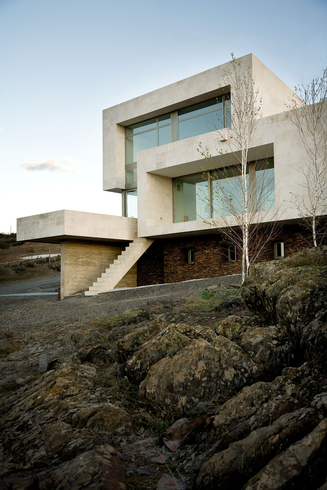 BIM建筑|如一位牧羊老者，聆听群山包围下的宁静：马德里家庭工作室