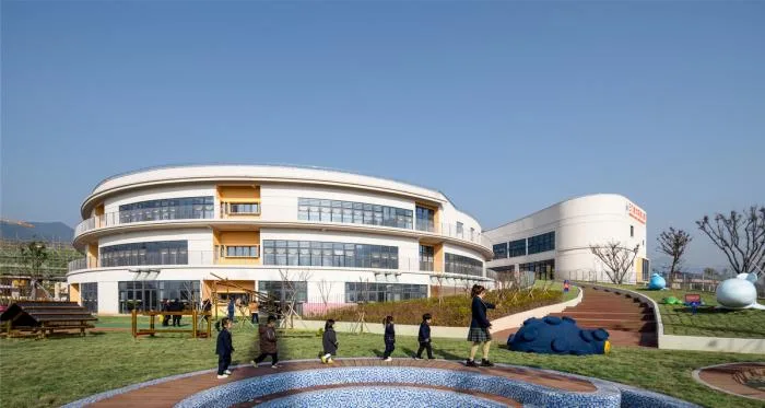 BIM建筑|一只静躺于海边的“海螺城堡”：大孚双语幼儿园 / 上海思序建筑规划设计