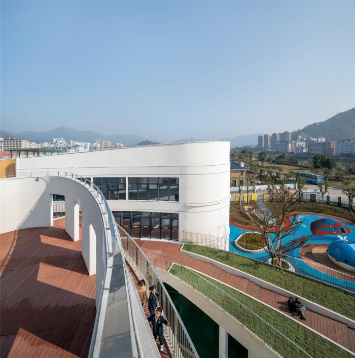 BIM建筑|一只静躺于海边的“海螺城堡”：大孚双语幼儿园 / 上海思序建筑规划设计