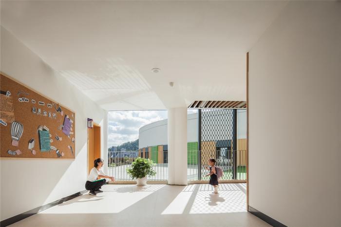 BIM建筑|一只静躺于海边的“海螺城堡”：大孚双语幼儿园 / 上海思序建筑规划设计