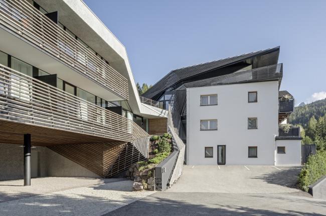 BIM建筑|依山就势而居——斯特拉塔酒店 / Plasma Studio