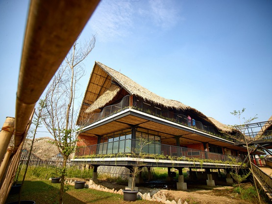 BIM建筑|印尼建造锯齿形茅草屋顶学校