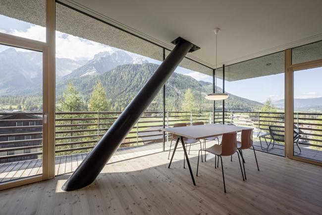 BIM建筑|依山就势而居——斯特拉塔酒店 / Plasma Studio