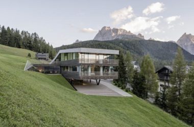 BIM建筑|依山就势而居——斯特拉塔酒店 / Plasma Studio-BIM建筑网