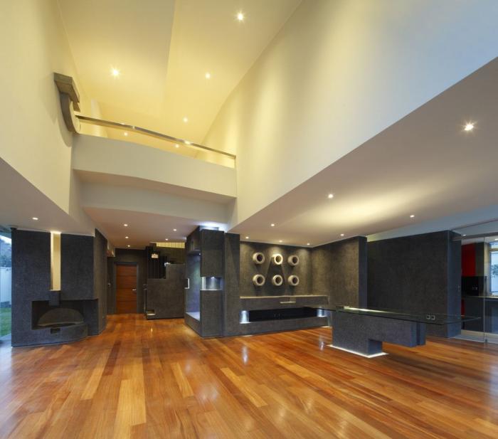 BIM建筑|宛如一只岩石雕刻而成的“生活容器”——秘鲁永久住宅 / Longhi Architects