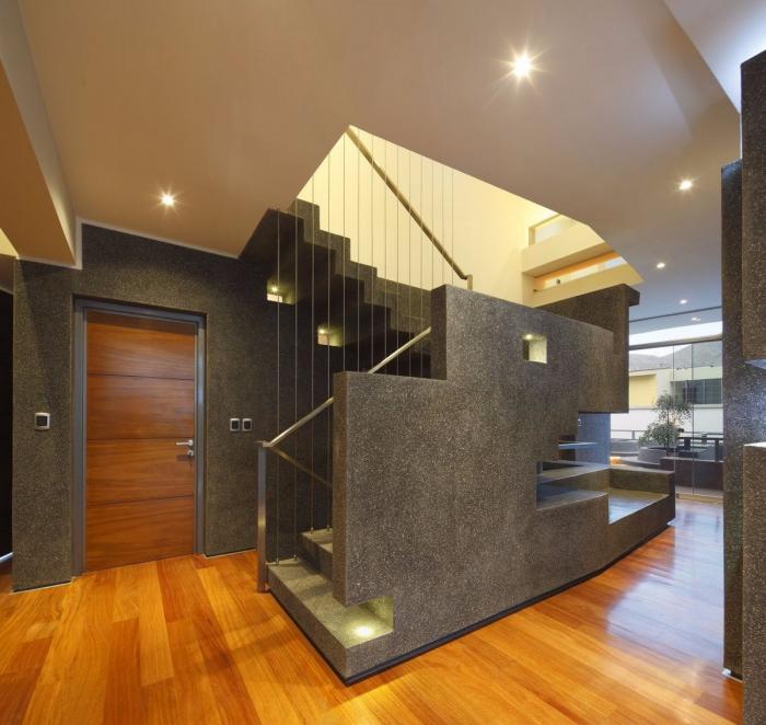 BIM建筑|宛如一只岩石雕刻而成的“生活容器”——秘鲁永久住宅 / Longhi Architects