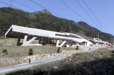 BIM建筑|混凝土几何架构而成的“游戏工具”：上东木炭桑拿屋 / studio_suspicion-BIM建筑网