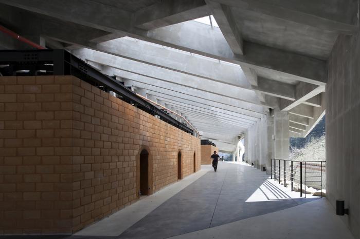 BIM建筑|混凝土几何架构而成的“游戏工具”：上东木炭桑拿屋 / studio_suspicion