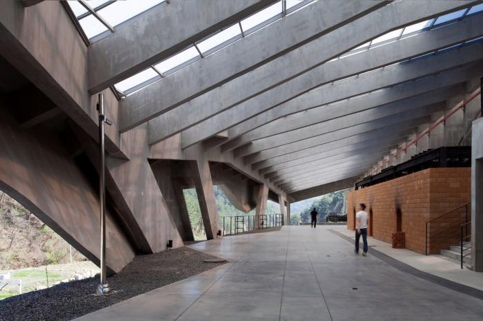 BIM建筑|混凝土几何架构而成的“游戏工具”：上东木炭桑拿屋 / studio_suspicion