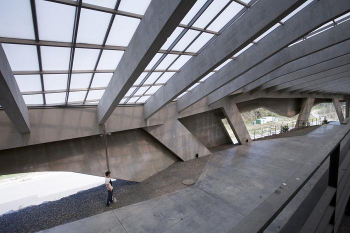 BIM建筑|混凝土几何架构而成的“游戏工具”：上东木炭桑拿屋 / studio_suspicion