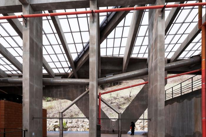 BIM建筑|混凝土几何架构而成的“游戏工具”：上东木炭桑拿屋 / studio_suspicion