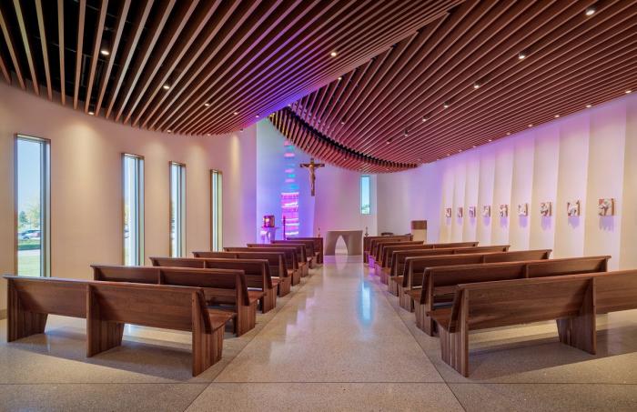 BIM建筑|旋转“编织”砖石打造的雕塑：圣玛丽教堂 / PLY+