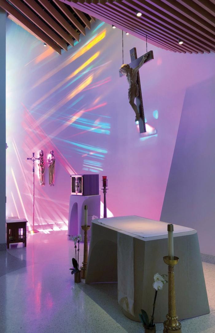 BIM建筑|旋转“编织”砖石打造的雕塑：圣玛丽教堂 / PLY+