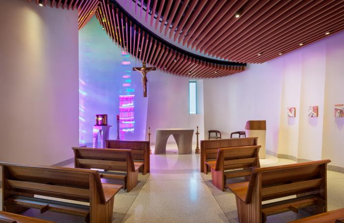 BIM建筑|旋转“编织”砖石打造的雕塑：圣玛丽教堂 / PLY+