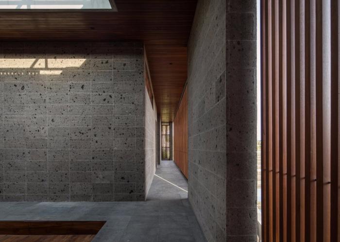 BIM建筑|观赏椰林日落，听闻稻田蛙鸣：“河”之家 / Alexis Dornier