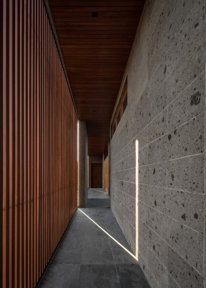 BIM建筑|观赏椰林日落，听闻稻田蛙鸣：“河”之家 / Alexis Dornier