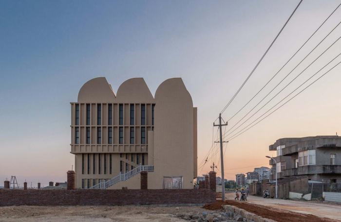 BIM建筑|静默守护，追寻乡土根源：滩涂边的教堂 / CWXD建筑事务所