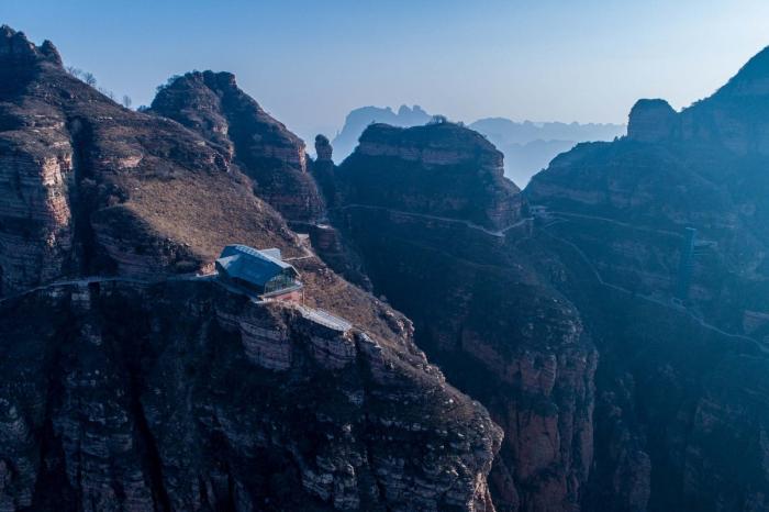 BIM建筑|悬崖上的餐厅 / 天地都市建筑设计