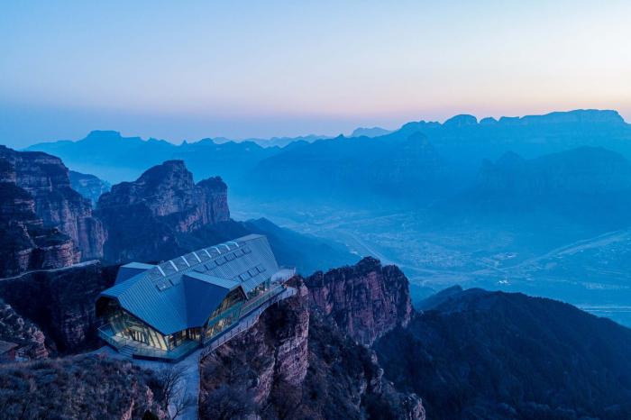 BIM建筑|悬崖上的餐厅 / 天地都市建筑设计