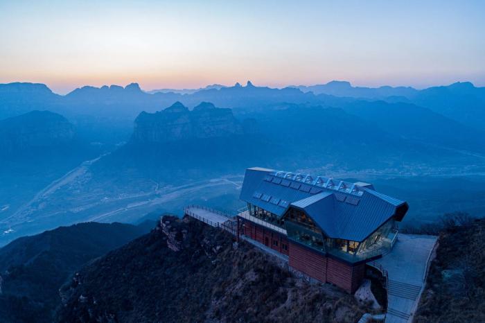 BIM建筑|悬崖上的餐厅 / 天地都市建筑设计