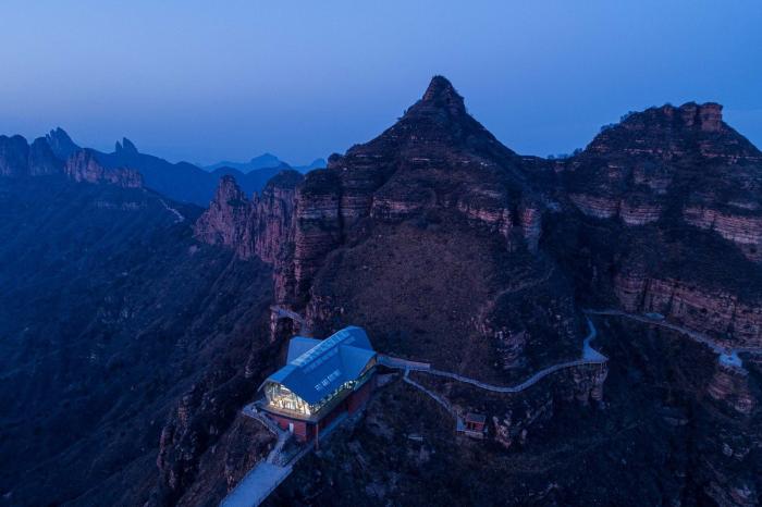 BIM建筑|悬崖上的餐厅 / 天地都市建筑设计