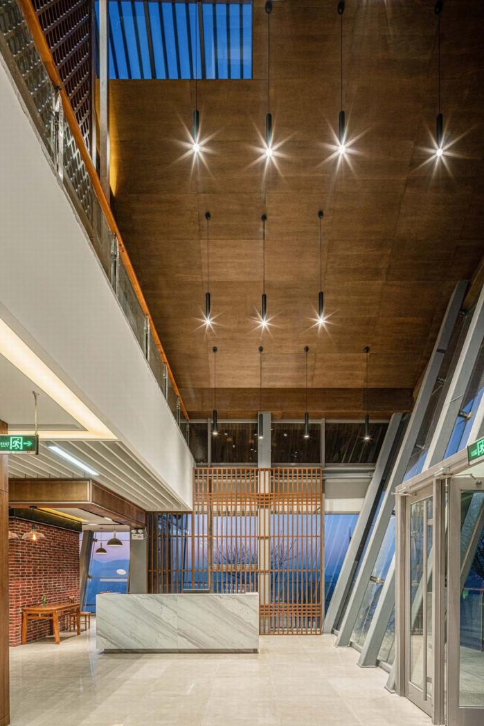 BIM建筑|悬崖上的餐厅 / 天地都市建筑设计