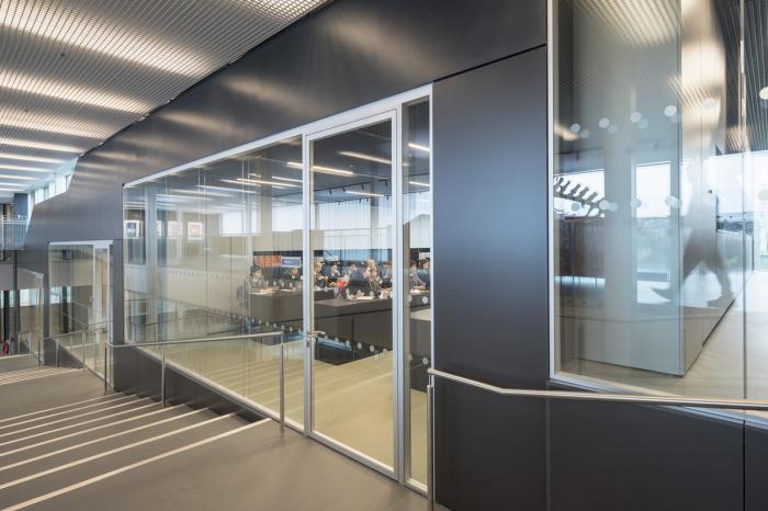 BIM建筑|体育与科学精神的碰撞：布莱顿学院 / OMA