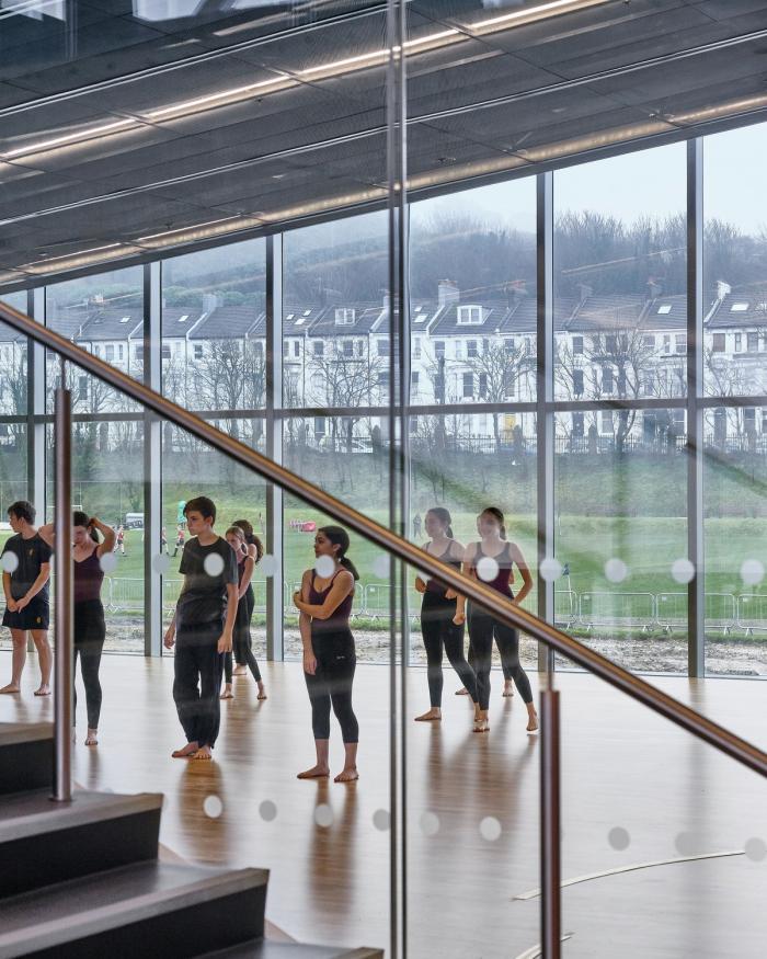 BIM建筑|体育与科学精神的碰撞：布莱顿学院 / OMA