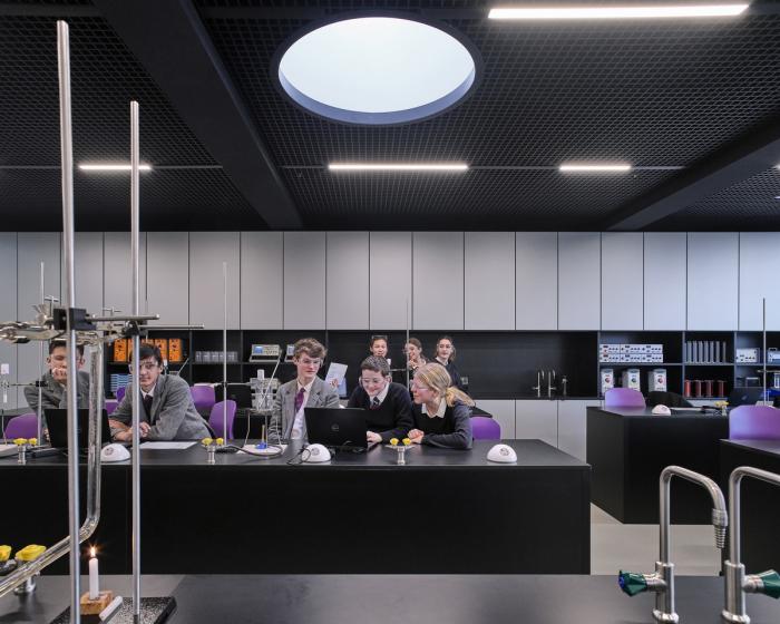 BIM建筑|体育与科学精神的碰撞：布莱顿学院 / OMA