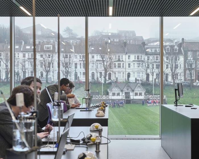 BIM建筑|体育与科学精神的碰撞：布莱顿学院 / OMA