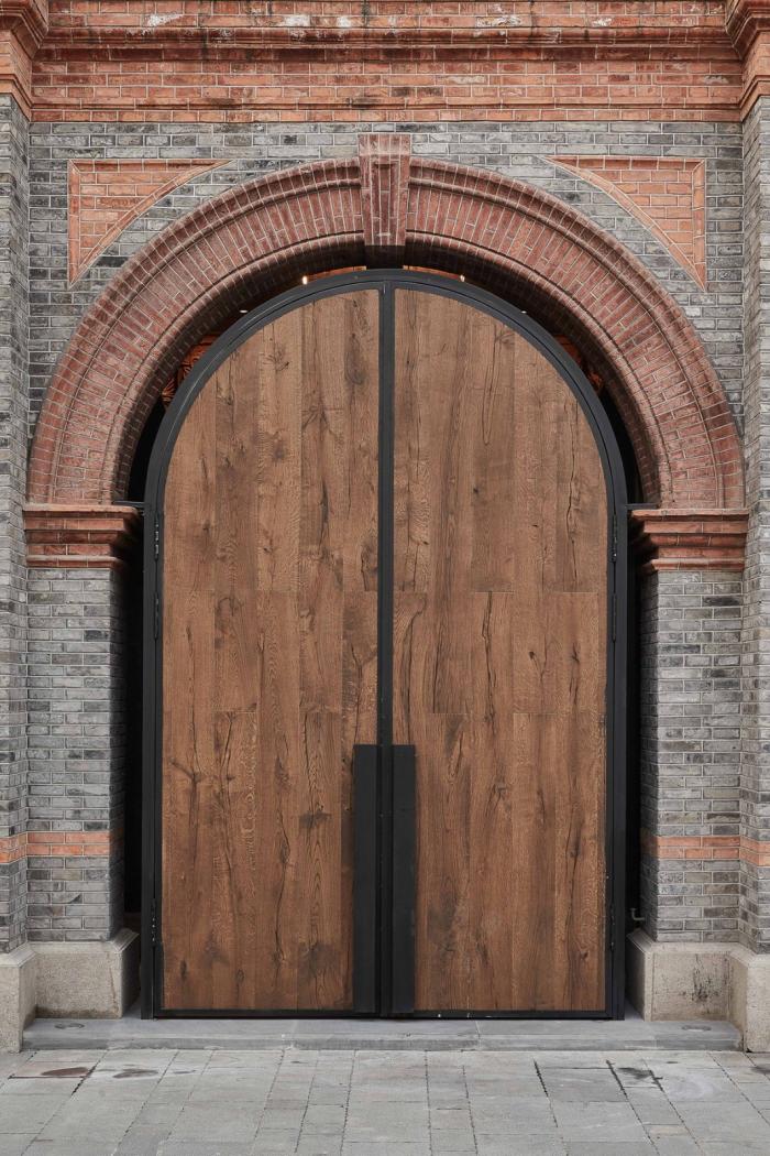 BIM建筑|当时间与温度交织于空间——CHARCOHOL巧客餐厅与鸡尾酒吧 / 八荒设计