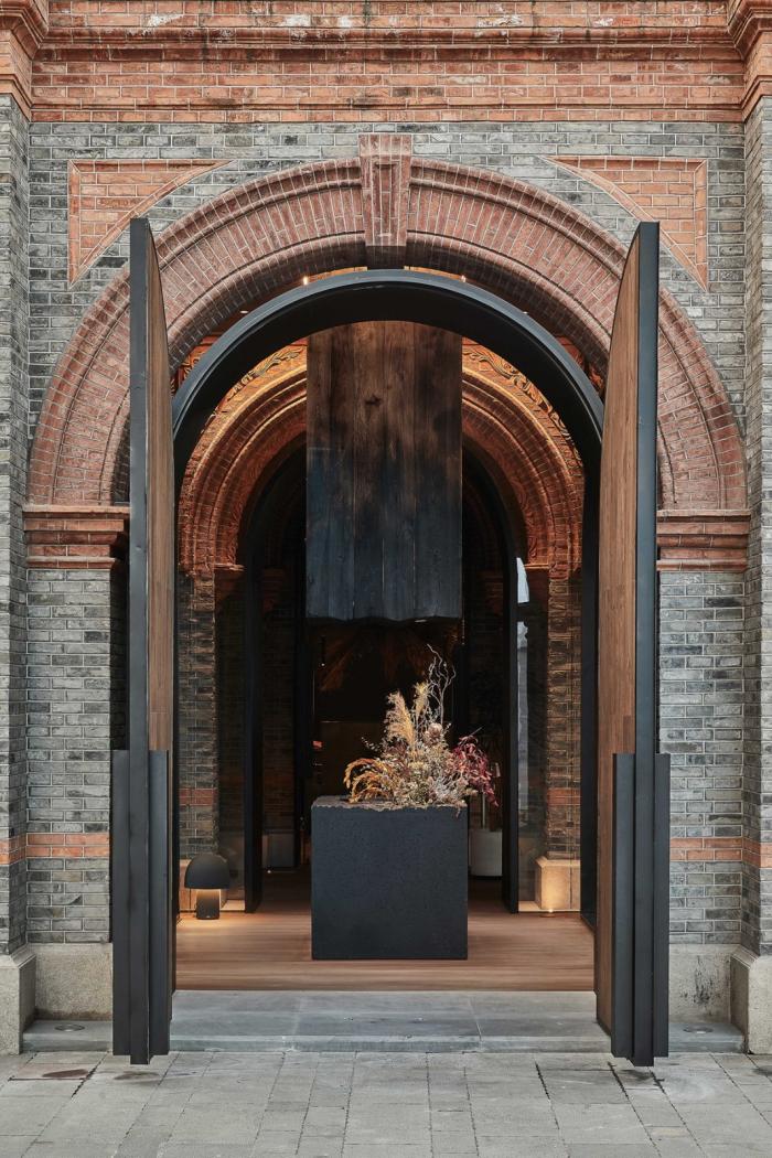 BIM建筑|当时间与温度交织于空间——CHARCOHOL巧客餐厅与鸡尾酒吧 / 八荒设计