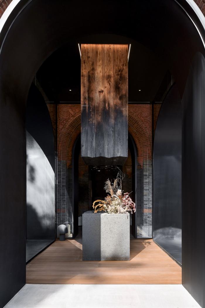 BIM建筑|当时间与温度交织于空间——CHARCOHOL巧客餐厅与鸡尾酒吧 / 八荒设计