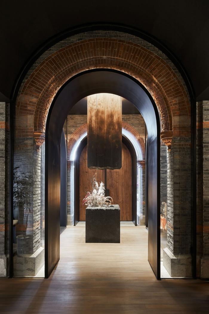 BIM建筑|当时间与温度交织于空间——CHARCOHOL巧客餐厅与鸡尾酒吧 / 八荒设计