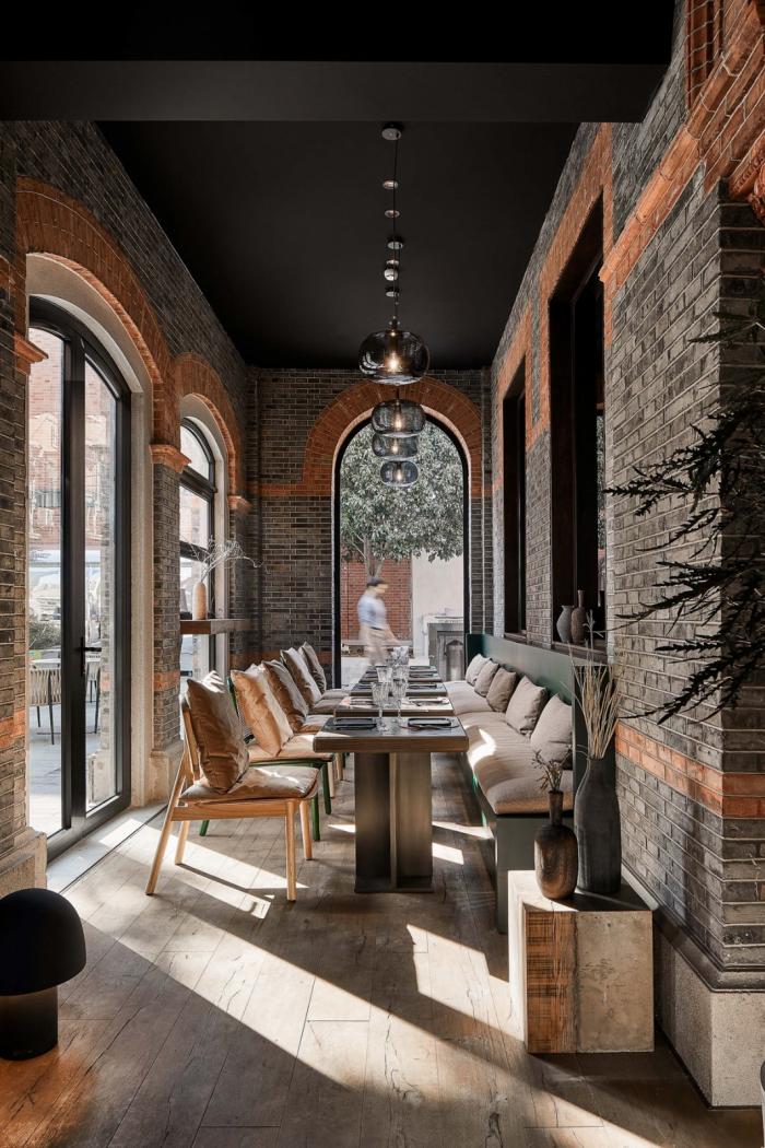 BIM建筑|当时间与温度交织于空间——CHARCOHOL巧客餐厅与鸡尾酒吧 / 八荒设计