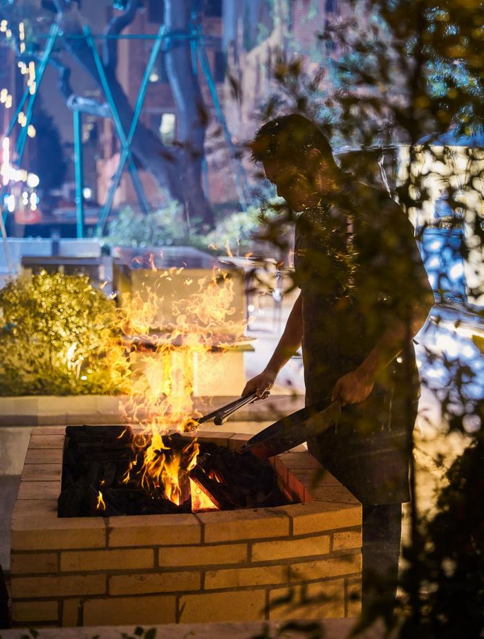 BIM建筑|当时间与温度交织于空间——CHARCOHOL巧客餐厅与鸡尾酒吧 / 八荒设计