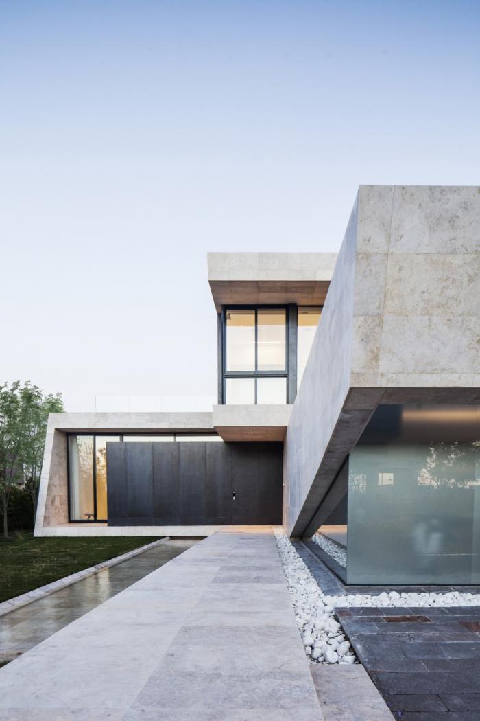 BIM建筑|温暖纯粹的解构：大理石住宅 / OON Architecture