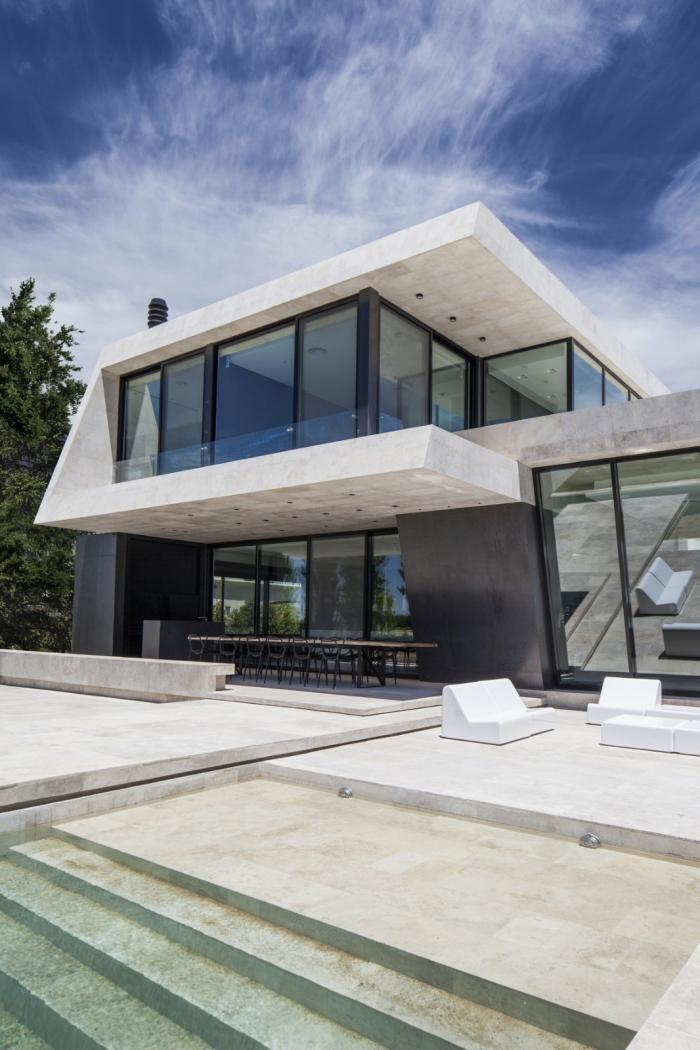 BIM建筑|温暖纯粹的解构：大理石住宅 / OON Architecture