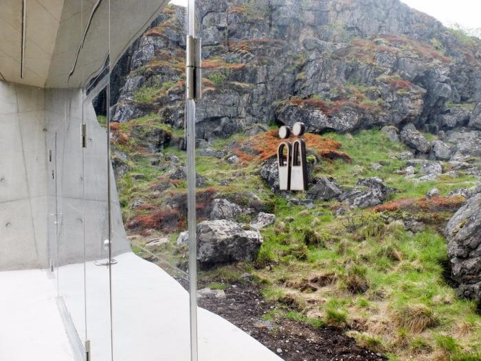 BIM建筑|在折叠混凝土上观海：错乱岩层上的游客中心 / MORFEUS arkitekter