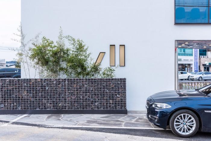 BIM建筑|混凝土构筑的抽象几何空间：Atelier 11办公楼 / Atelier 11