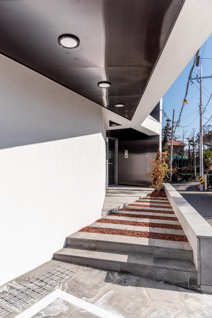 BIM建筑|混凝土构筑的抽象几何空间：Atelier 11办公楼 / Atelier 11