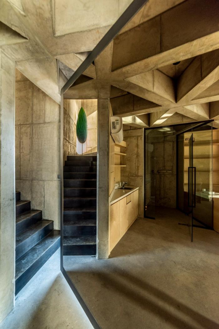 BIM建筑|混凝土构筑的抽象几何空间：Atelier 11办公楼 / Atelier 11